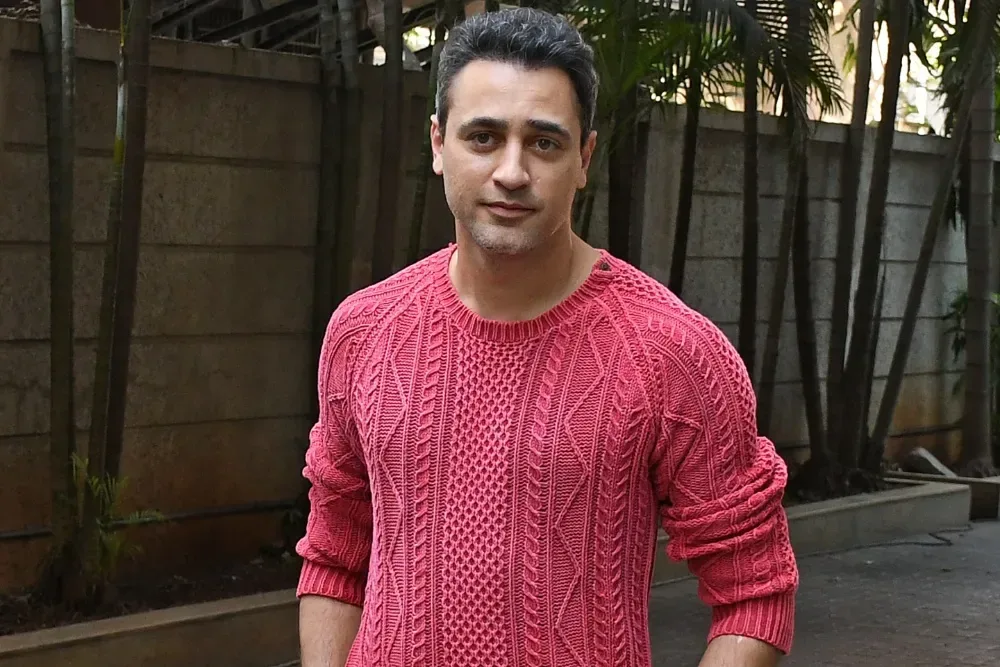 Actor Imran Khan faces a planned Bombay High Court challenge over a Leave India Notice