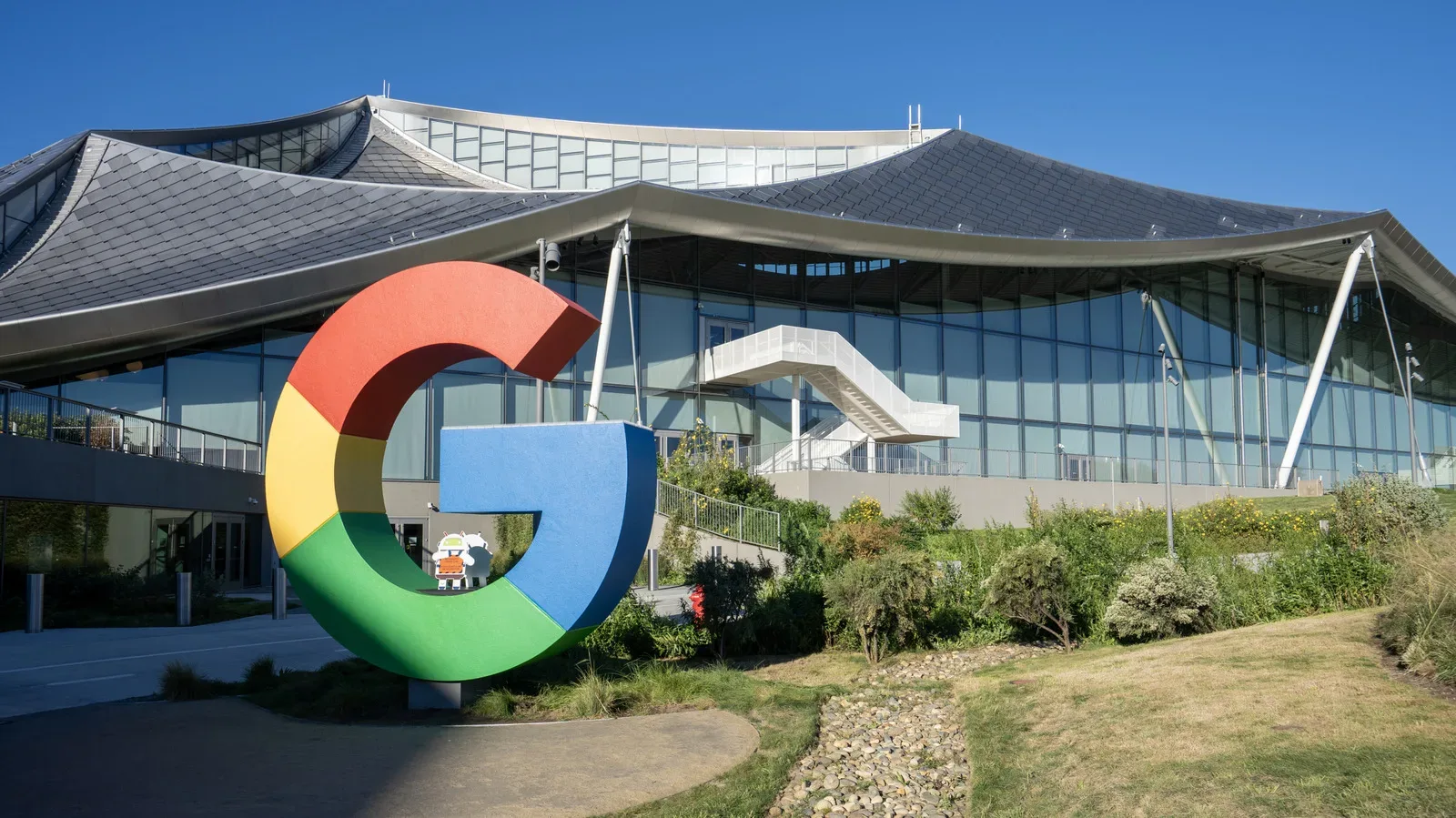 Google AI Overviews shown within a search results page