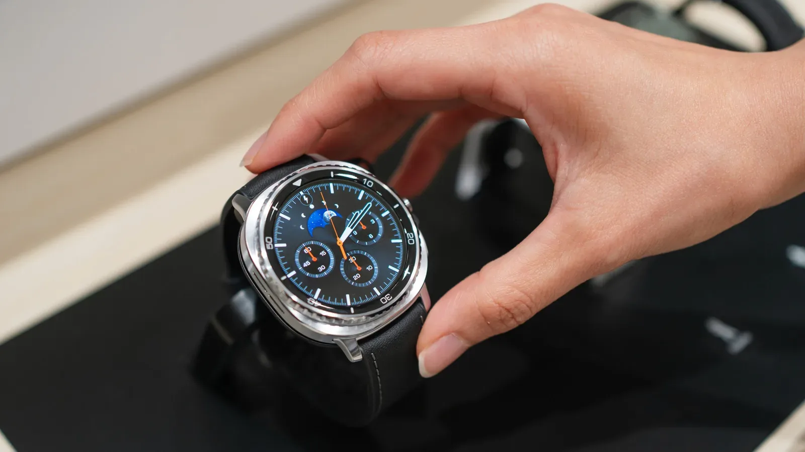 Samsung Galaxy Watch 4 and Galaxy Watch 4 Classic shown as One UI 9 Watch support ends