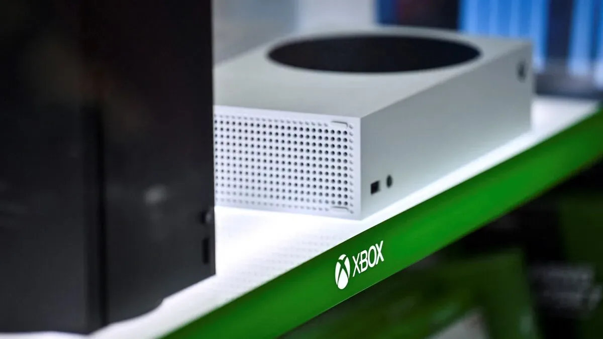 Xbox Series X and Xbox Series S consoles representing Xbox hardware availability