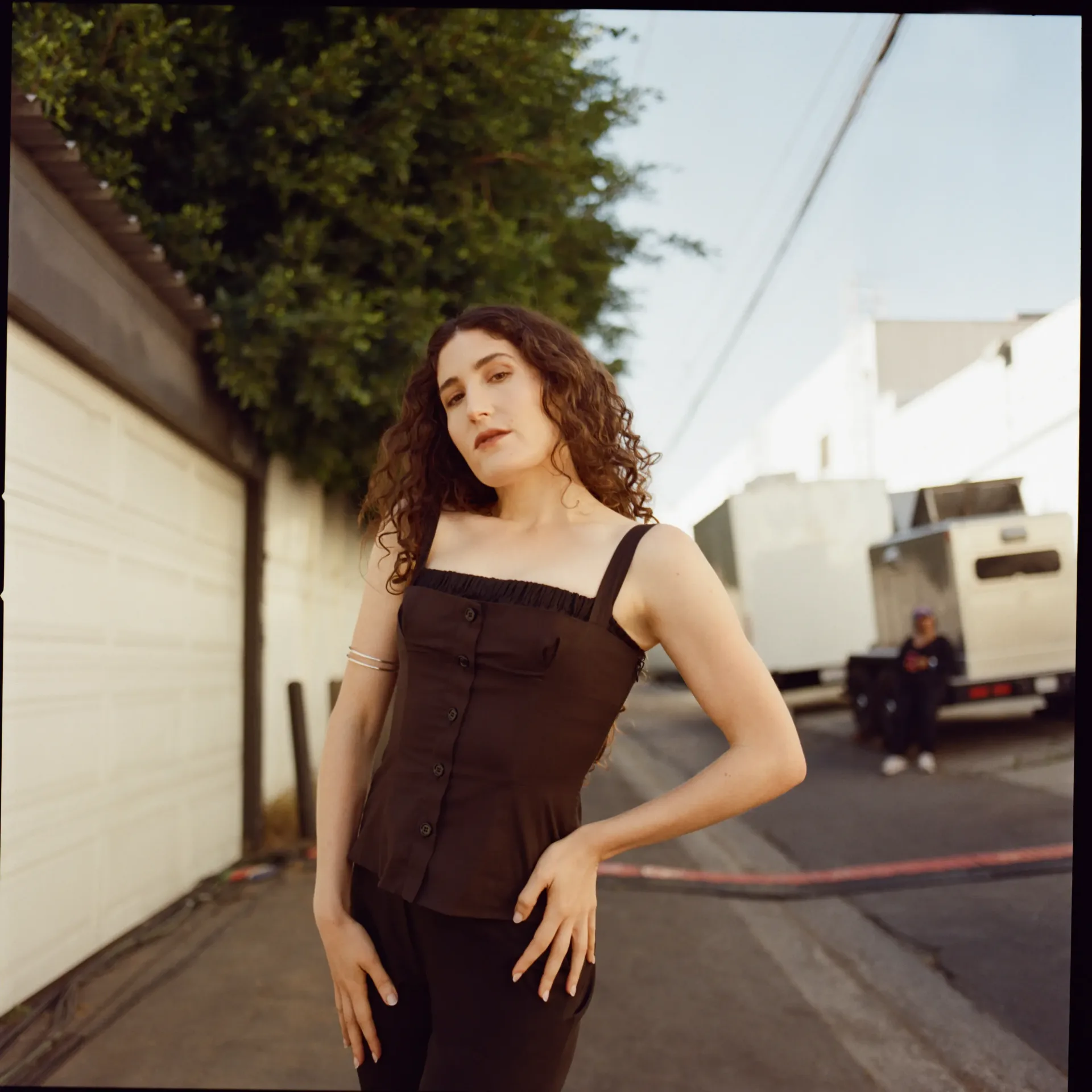 Kate Berlant’s ‘Parmesan’ Turns Phone Anxiety Into a Live-Wire Stand-Up Experiment